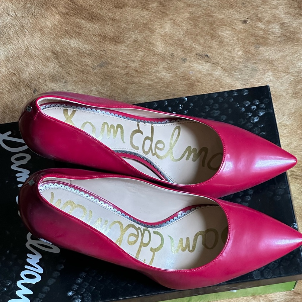Red Pumps - Picture 3 of 3